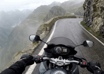 Paura in moto su una strada di montagna: percezione, attenzione e decisioni durante la guida